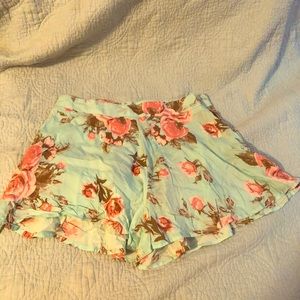 Rue 21 very cute and flowy shorts sz s. 💖